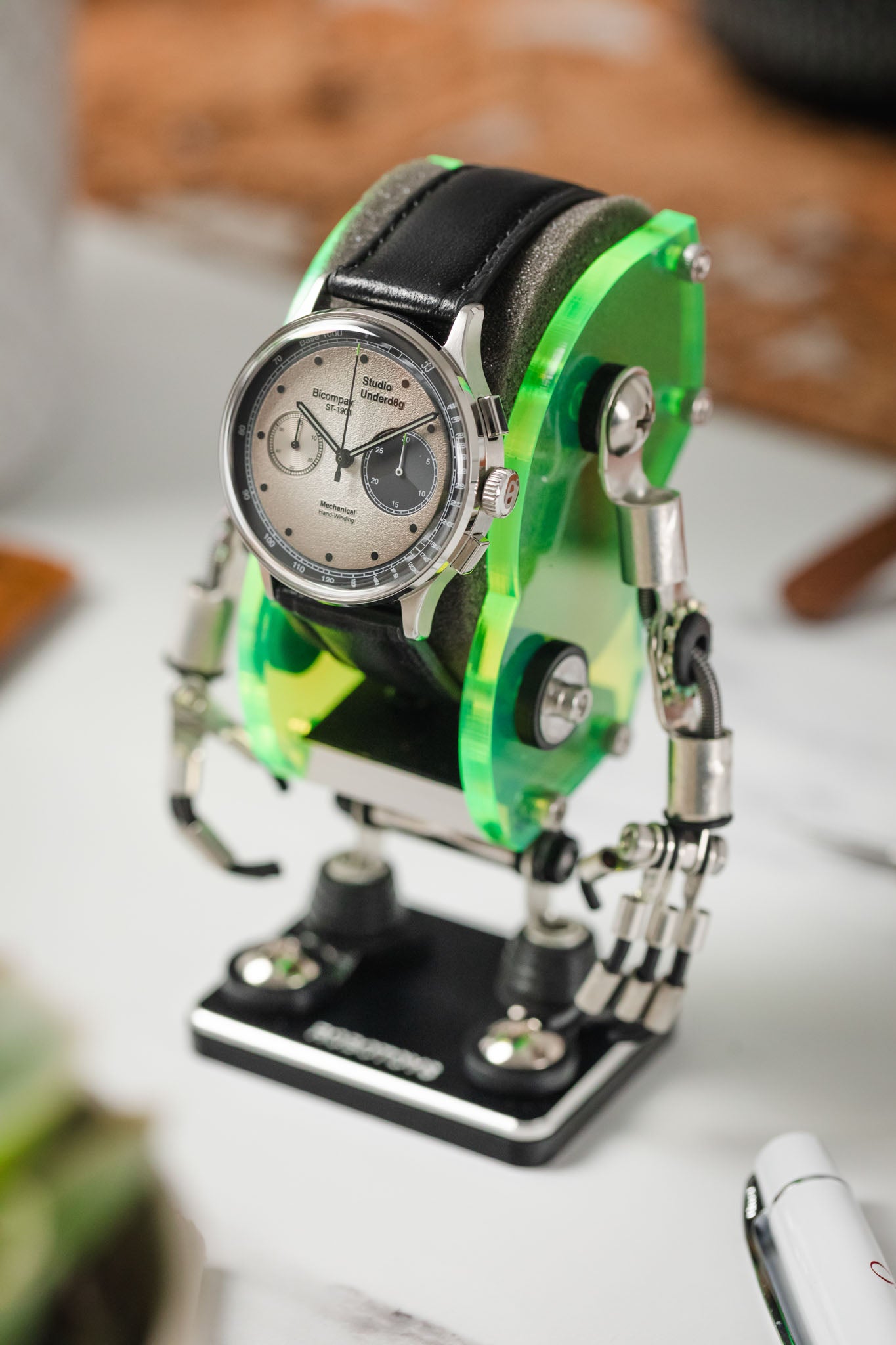 ROBOTOYS - MIKE - NEON GREEN - Watch display stand