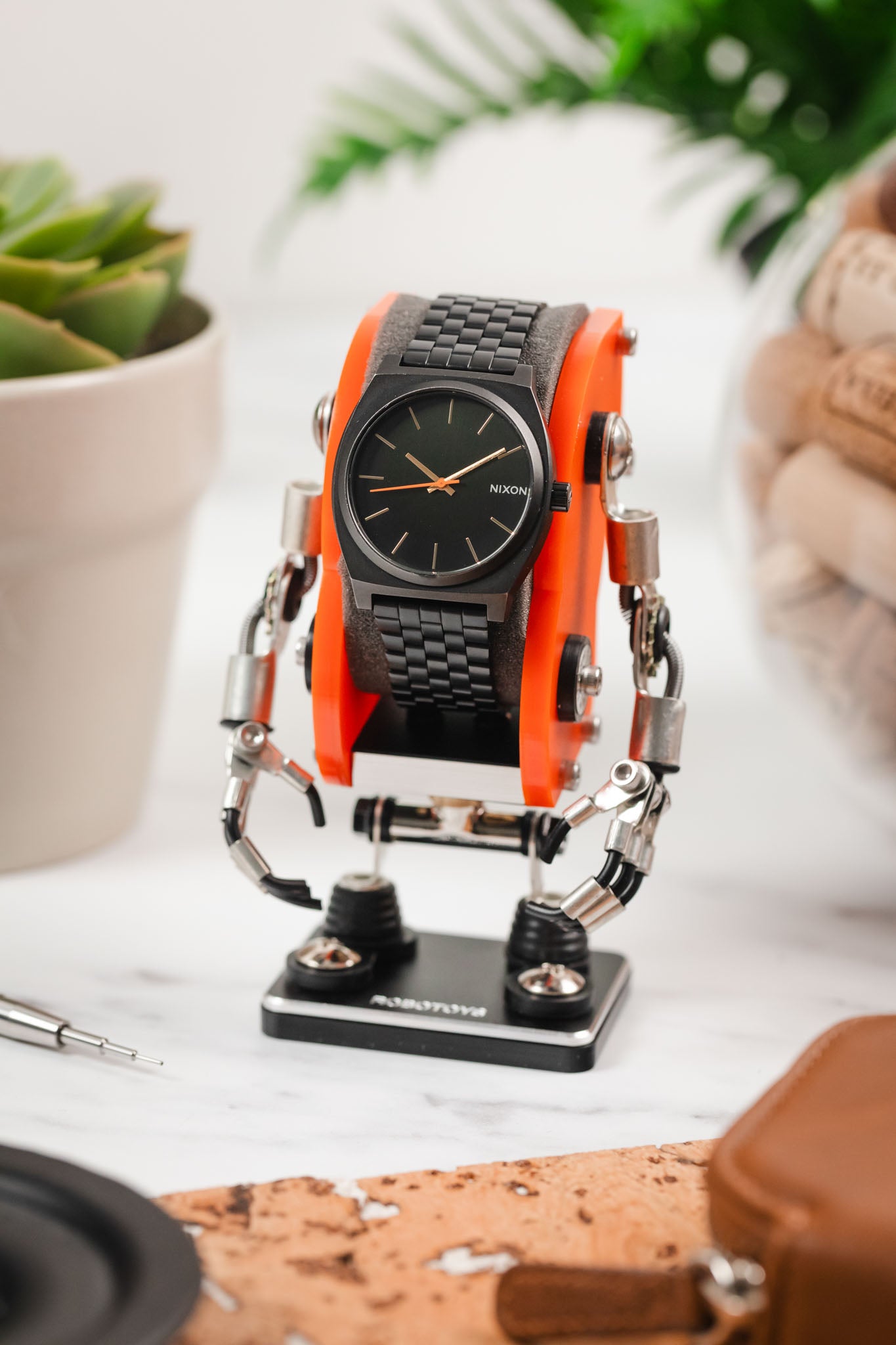 ROBOTOYS - MIKE - ORANGE - Watch display stand