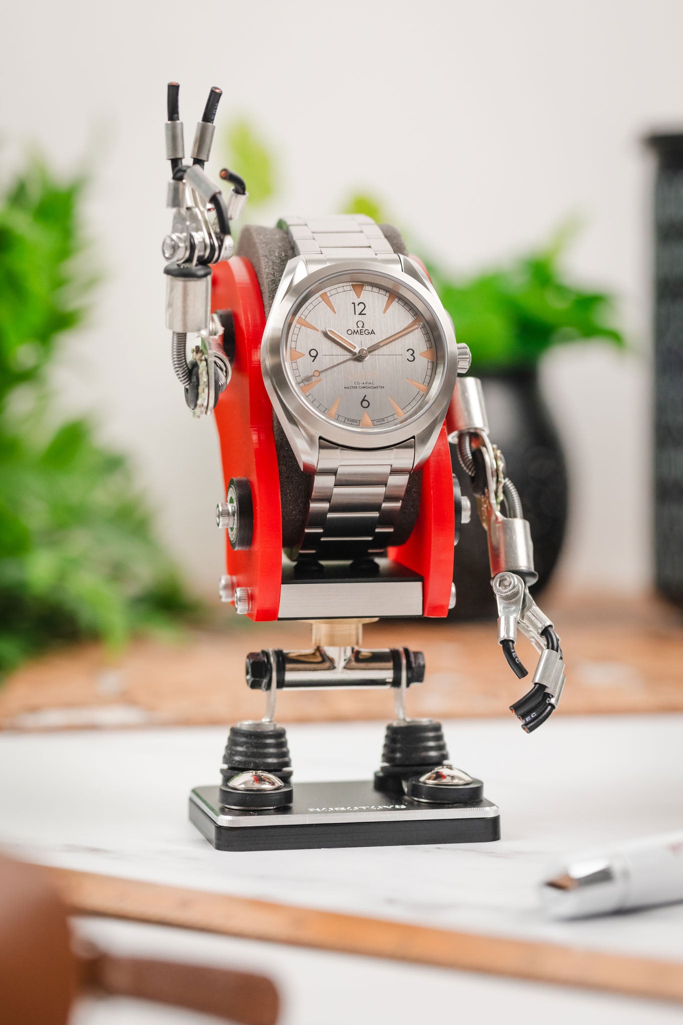 ROBOTOYS - MIKE - RED - Watch display stand