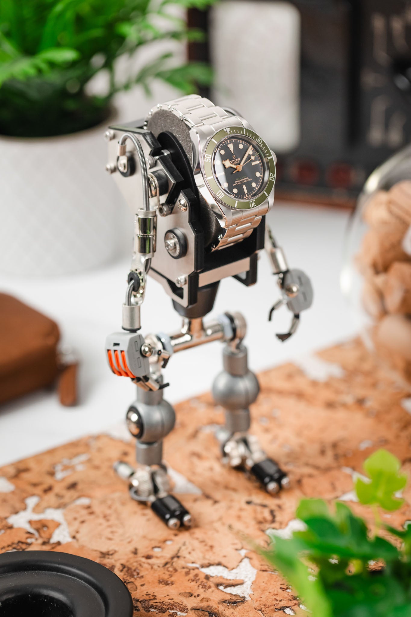 ROBOTOYS - SPUD - Silver Watch display stand