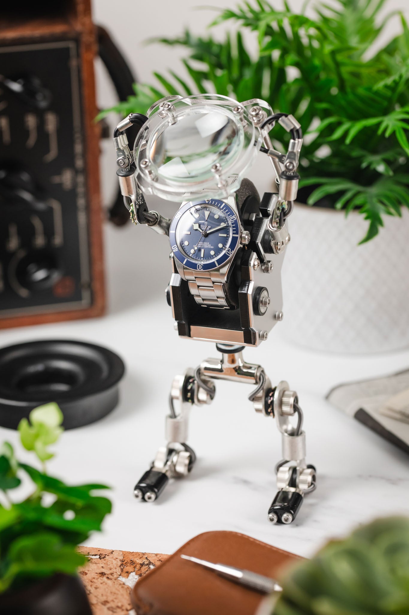 ROBOTOYS - BOLT - Watch display stand