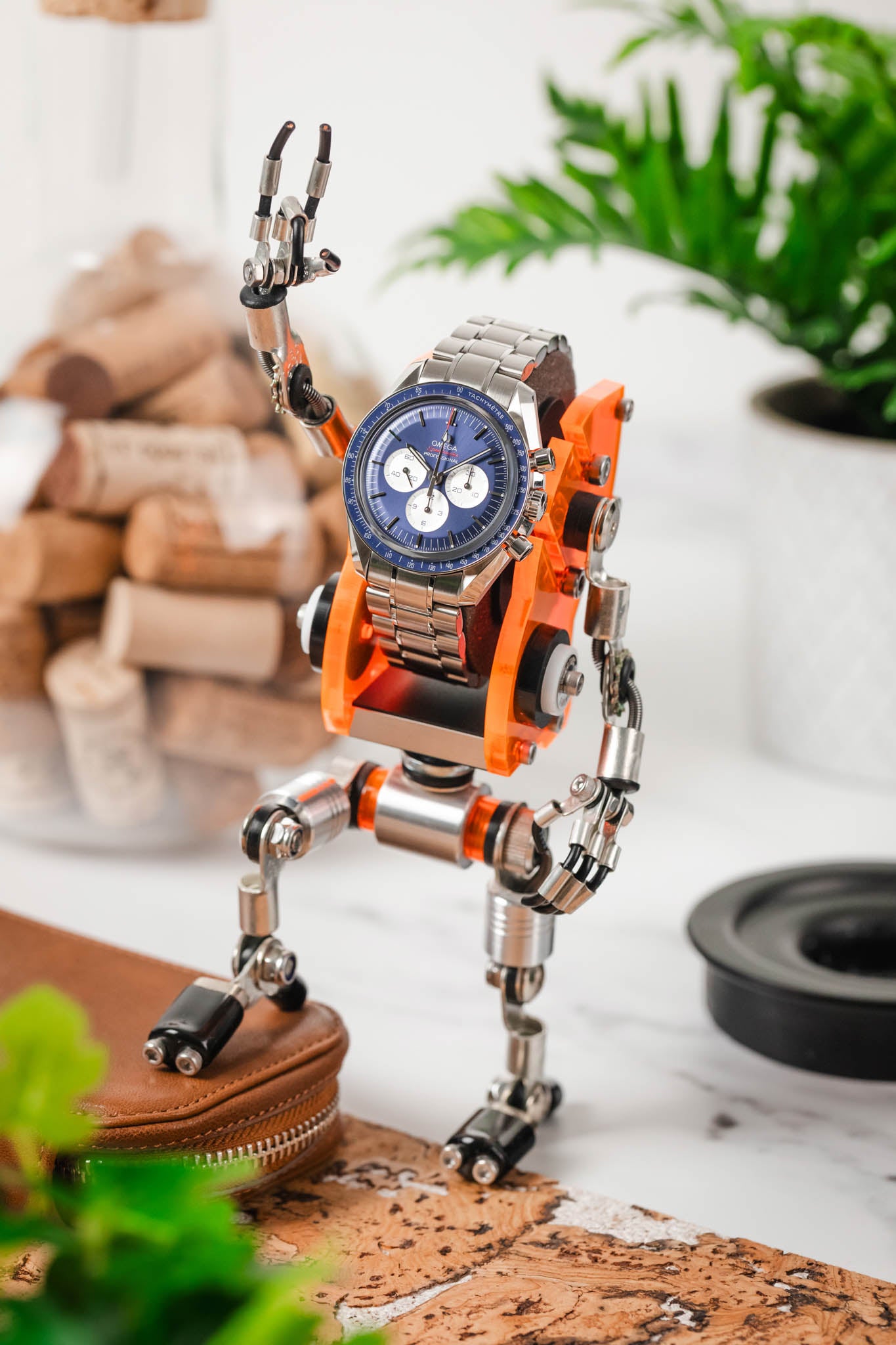 ROBOTOYS - SLICER - NEON ORANGE - Watch display stand